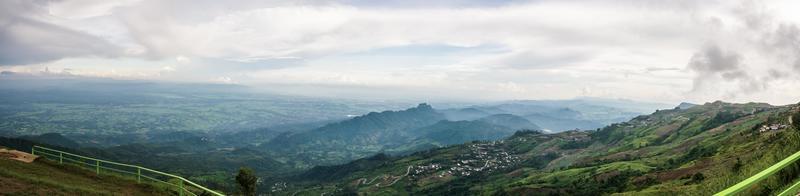 landskap av berg, i thailand. panorama foto