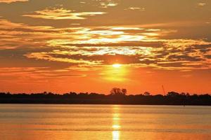 gul solnedgång foto
