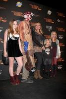 los angeles, 10 oktober - natalie alyn lind, barbara alyn woods, alyvia lind, emily alyn lind på den 8:e årliga premiärkvällen för la haunted hayride i Griffith Park den 10 oktober 2013 i los angeles, ca. foto