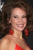 los angeles, 23 juni - susan lucci anländer till 2012 års Emmy Awards på beverly hilton hotel den 23 juni 2012 i beverly hills, ca. foto