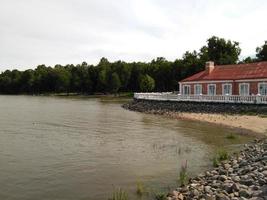 hus vid havet. havsbild strand foto