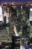 new york city manhattan skyline flygfoto i skymningen svart och vitt foto