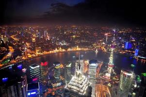 Flygfoto över shanghai natt foto