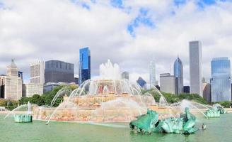 chicago skyline med buckingham fontän foto