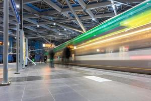 haag, nederländerna, 2017 - en spårvagn vid haag station foto