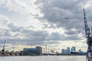 london, Storbritannien, 2014. utsikt över O2-byggnaden och linbanan i London foto