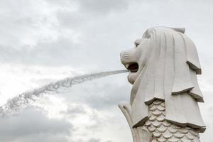 singapore, 2012. merlion fontän i singapore foto