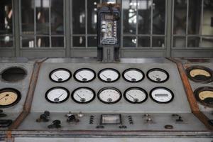 kontrollpanel på ett gammalt kraftverk foto