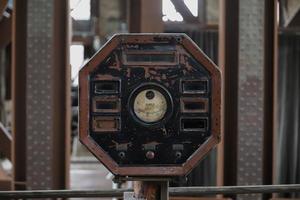 kontrollpanel på ett gammalt kraftverk foto