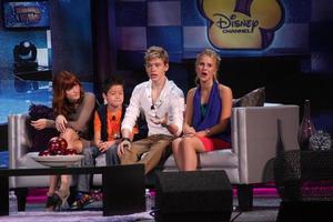 los angeles, 21 aug - bella thorne, davis cleveland, kenton duty, caroline sunshine på d23 expo 2011 på anaheim kongresscenter den 21 augusti 2011 i anaheim, ca. foto