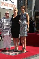 los angeles, 17 mars - kathy bates, kate winslet, shailene woodley på kate winslete hollywood walk of fame stjärnceremoni på w hotel den 17 mars 2014 i los angeles, ca. foto