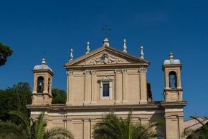 stor kyrka i centrum av Rom, Italien. foto