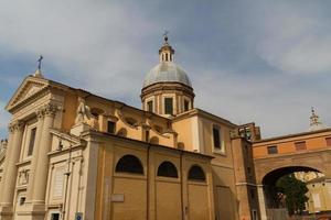 stor kyrka i centrum av Rom, Italien. foto