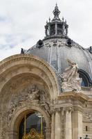 historisk byggnad i Paris Frankrike foto