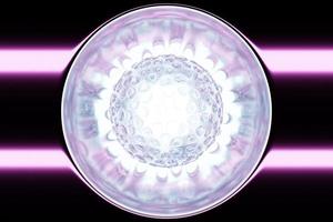 3D-illustration av en rosa ljusboll med många ansikten, kristaller sprider sig på en bakgrund. cyberbollsfär foto