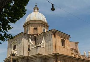 stor kyrka i centrum av Rom, Italien. foto