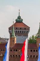 en port till krakow - den bäst bevarade barbicanen i Europa, Polen foto