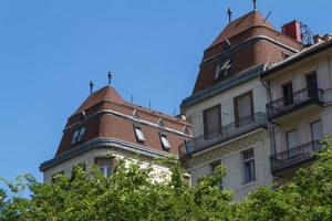 typiska byggnader från 1800-talet i buda slottsdistrikt i budapest foto