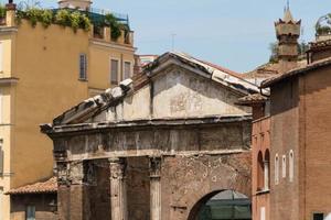 stor kyrka i centrum av Rom, Italien. foto