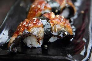 unagi sushi set. japansk ål foto