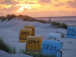 sommarkväll på stranden i juist foto