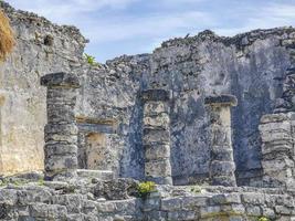 forntida tulumruiner Mayan plats tempelpyramider artefakter havslandskap mexico. foto