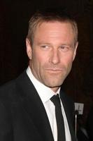 los angeles 19 feb - aaron eckhart anländer till 61st ace eddie awards på beverly hilton hotel den 19 februari 2011 i beverly hills, ca. foto