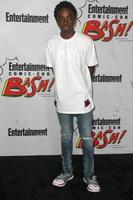 san diego 22 juli - caleb mclaughlin på entertainment weeklys årliga comic con party 2017 på float på hard rock hotel san diego den 22 juli 2017 i san diego, ca foto