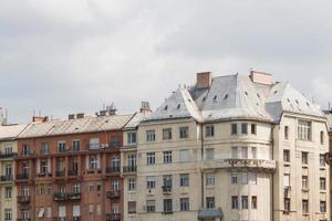 typiska byggnader från 1800-talet i buda slottsdistrikt i budapest foto