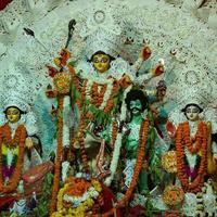 Kolkata, Indien, 29 september 2021 - gudinnan durga med traditionellt utseende i närbild vid en sydkolkata durga puja, durga puja idol, en största hinduiska navratri-festival i Indien foto