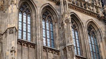 historiska fönster gotisk stil arkitektur, Wien, Österrike, Europa foto