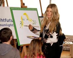 los angeles, 20 nov - fergie, stacey ferguson vid unilever-projektet sunlight launch på universal children s day på solar studios den 20 november 2013 i Glendale, ca. foto