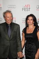 los angeles, 3 nov - clint eastwood anländer till afi-festen 2011 presenterad av audi, j. Edgar invigningsgala på Graumans kinesiska teater den 3 november 2011 i Los Angeles, ca. foto