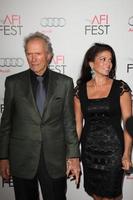 los angeles, 3 nov - clint eastwood anländer till afi-festen 2011 presenterad av audi, j. Edgar invigningsgala på Graumans kinesiska teater den 3 november 2011 i Los Angeles, ca. foto