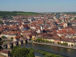 staden wuerzburg vid floden main foto