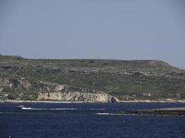 ön Gozo vid Medelhavet foto