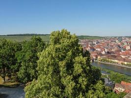 staden wuerzburg vid floden main foto