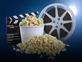 tittar på film med popcorn på blå bakgrund foto