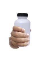 flaska medicin till hands isolerad på en vit bakgrund foto