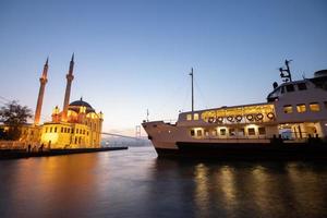 ortakoy moské i istanbul city, Turkiet foto