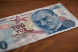 isolerade 100 turkiska lira sedel foto