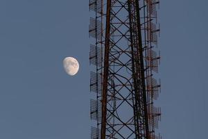 halvmåne med antenn foto