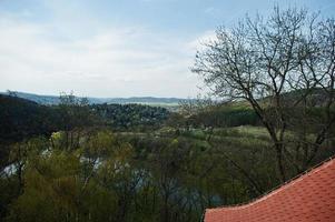 utsikt över floden från slottet Veveri, Tjeckien. Brno stad, södra Moravia regionen. foto