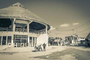 chiquila quintana roo mexico 2021 panorama landskap båtar hamn hamn färjor puerto de chiquila mexico. foto