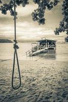 ilha grande rio de janeiro brasilien 2020 mangrove- och pousostrand med badrestaurang ilha grande brazil. foto