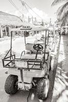 holbox quintana roo mexico 2021 buggy car taxi golf cart muddy street village holbox mexico. foto