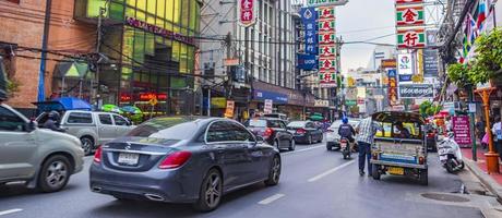 ratchathewi bangkok thailand 2018 tung trafik i Kina stad på yaowarat road bangkok thailand. foto