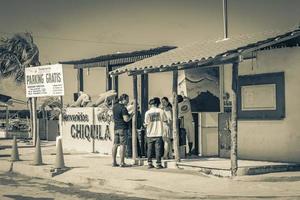 chiquila quintana roo mexico 2021 panorama landskap båtar hamn hamn färjor puerto de chiquila mexico. foto