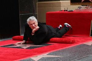 los angeles, 11 apr - harvey fierstein på harvey fierstein och cyndi lauper hollywood walk of fame ceremoni på pantages teater den 11 april 2016 i los angeles, ca. foto