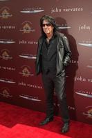 los angeles, 11 mars - alice cooper anländer till den 9:e årliga förmånen för john varvatos stuart house i john varvatos-butiken den 11 mars 2012 i west hollywood, ca. foto